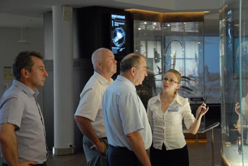 Делегации городов-героев в музее оружия. Тульский Государственный Музей Оружия