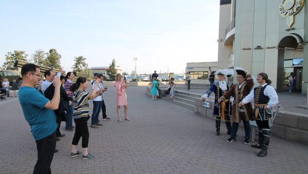 На интерактивных фотоплощадках музея сегодня особенно многолюдно. Тульский Государственный Музей Оружия