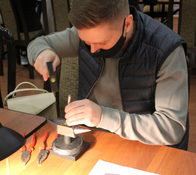 В День оружейника гости Тульского музея оружия постигают искусство художественного украшения оружия Тульский Государственный Музей Оружия