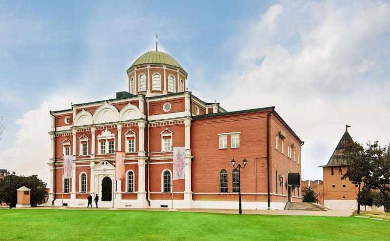 16 августа 2025 г. здание Тульского государственного музея оружия, расположенное на территории Тульского кремля, работает до 18 часов. Тульский Государственный Музей Оружия