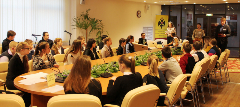 Золотая Звезда на знамени Тулы. Интеллектуальный клуб «Дилемма» в музее оружия Тульский Государственный Музей Оружия