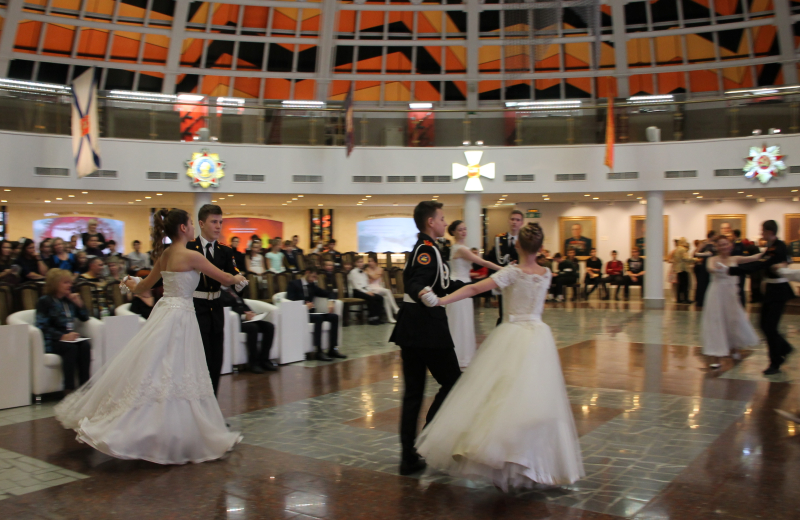 «Отчизны верные сыны» - кадетский бал в Тульском музее оружия. Тульский Государственный Музей Оружия