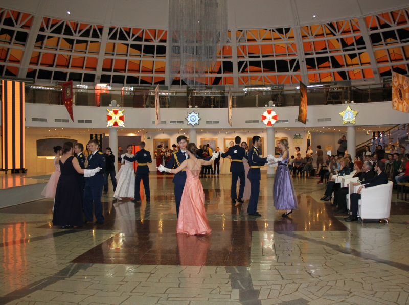 «Отчизны верные сыны» - кадетский бал в Тульском музее оружия. Тульский Государственный Музей Оружия