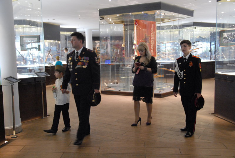 Подполковник полиции О.В. Султанов: «Приходить в музей оружия в День Победы – это традиция нашей семьи». Тульский Государственный Музей Оружия