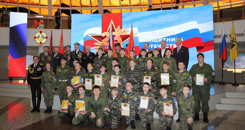 23 февраля в Зале Славы российского оружия Тульского музея оружия торжественно приняли присягу воспитанники военно-патриотического клуба «Тайфун» Тульский Государственный Музей Оружия