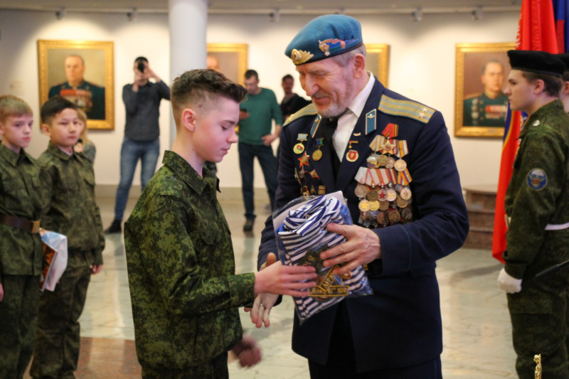 23 февраля в Зале Славы российского оружия Тульского музея оружия торжественно приняли присягу воспитанники военно-патриотического клуба «Тайфун» Тульский Государственный Музей Оружия