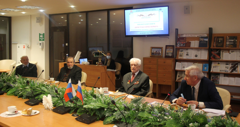 К 80-летию героического подвига туляков-оружейников в Тульском музее оружия состоялась презентация книги «Дети Тулы сорок первого. Непридуманные рассказы о судьбе поколения» Тульский Государственный Музей Оружия