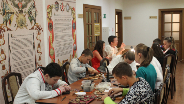 В музее на фестивале «Тула оружейная: от мастера – до защитника!» господствует магия таланта Тульский Государственный Музей Оружия